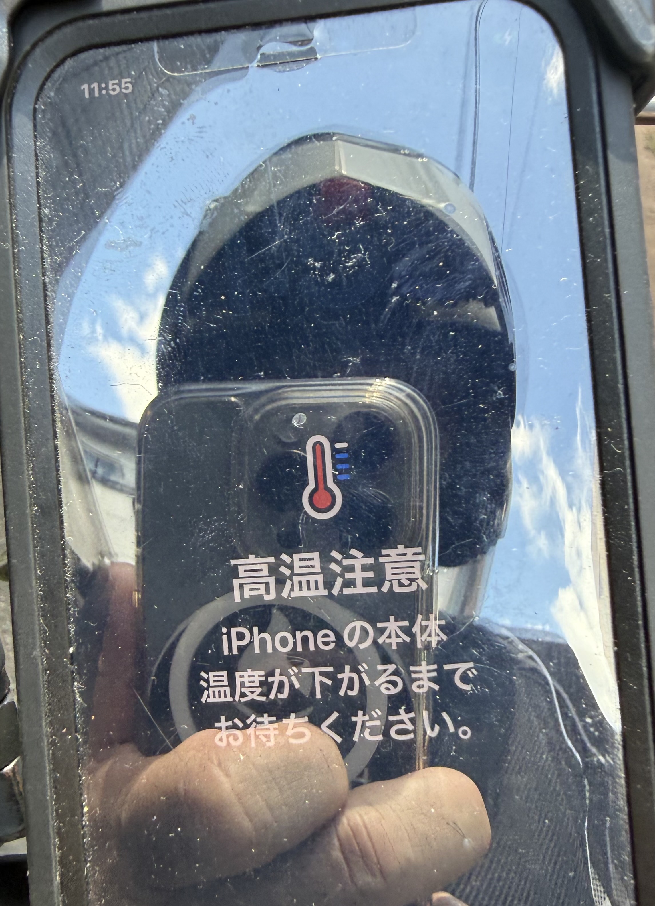 猛暑で高温注意が表示されたiPhone