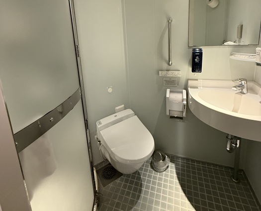 フェリー個室のトイレと洗面台