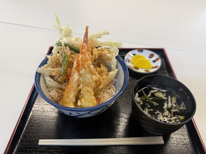 北海道での一食目に食べた海老天丼