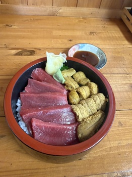 宗谷岬で食べたマグロとウニの丼
