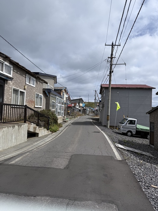 礼文島の町を走る道